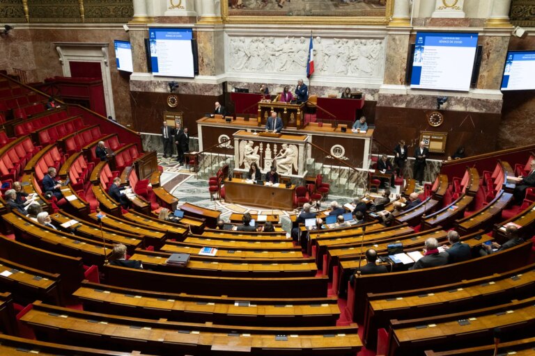 Aide à mourir : le Sénat rejette le texte de loi en troisième lecture sans débat.