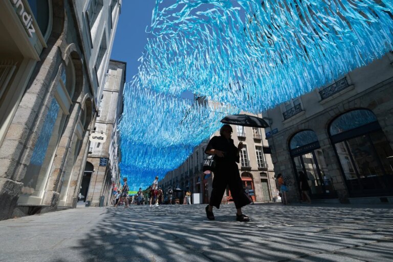 Les initiatives des villes pour garantir un droit à l’ombre face à la canicule.