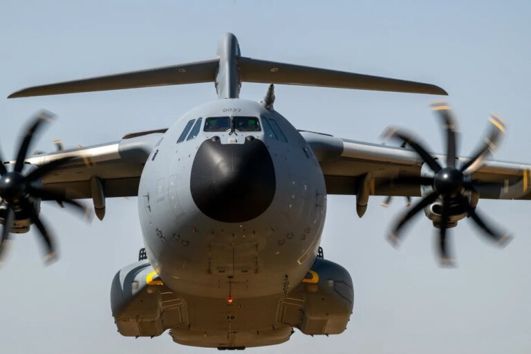Incendies : la France mobilise des moyens alternatifs en attendant de nouveaux Canadairs