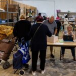 Taux de pauvreté en France maintenu à 15%, un niveau record depuis trois décennies.