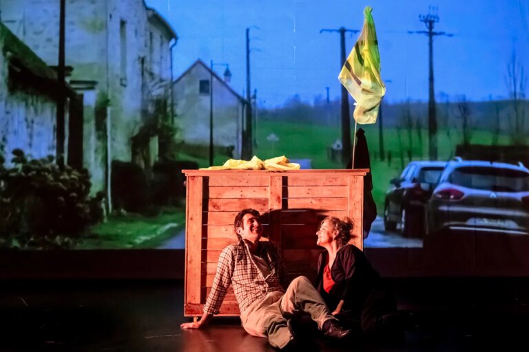 « Festival off d’Avignon : « Doléances, la fable de l’écoute » évoque les cahiers des gilets jaunes »