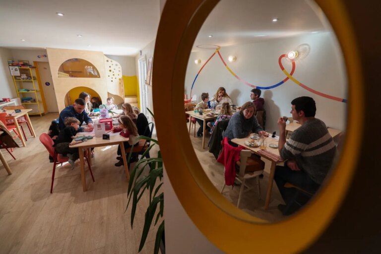 Le gouvernement supprime la structure nationale de soutien aux Tiers-lieux en France.