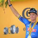 Mathieu Van der Poel remporte l&rsquo;étape 9 du Tour de France à Ussel sous la canicule.