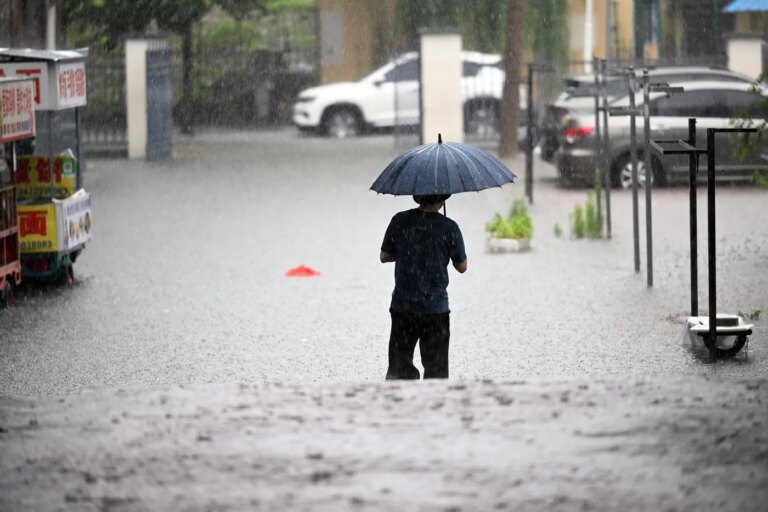 Évacuation massive en Chine en raison des inondations causées par le typhon Bavi