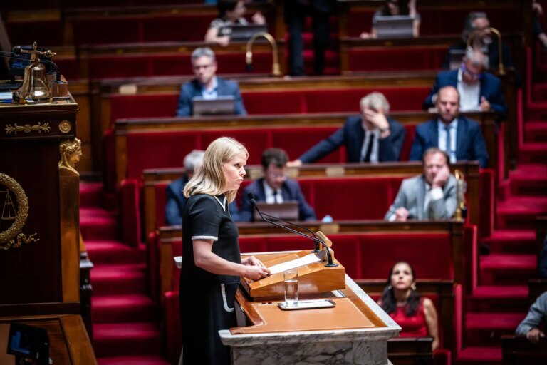 Proposition de loi sur l’aide à mourir : débat révèle des tensions croissantes au sein du gouvernement.