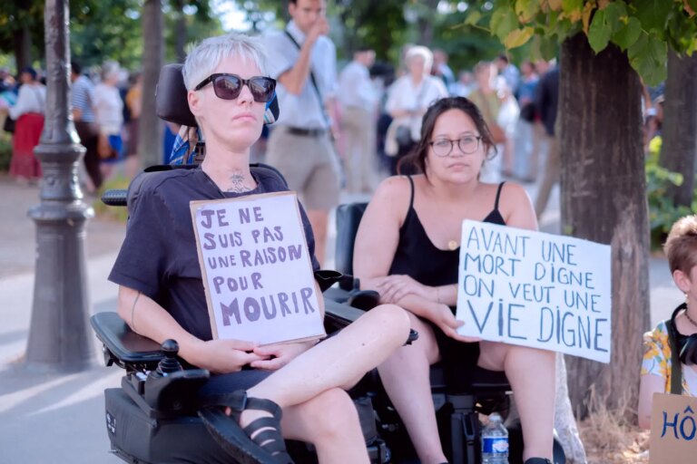 Opposition à la loi sur la fin de vie : manifestations à Paris contre le projet gouvernemental.