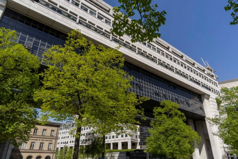 Budget 2027 : des ajustements budgétaires pour la transition énergétique en France.