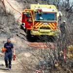 Incendies : 27 départements placés en vigilance orange, feux actifs dans le Var et en Corse