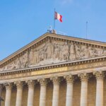 Les députés adoptent en première lecture un projet de loi sur la protection des enfants.