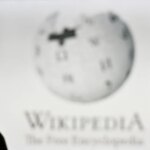 Les contributeurs de Wikipédia défendent le modèle collaboratif face à l&rsquo;essor de l&rsquo;IA.