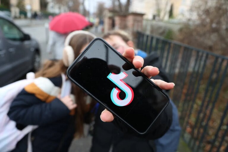 Réseaux sociaux : une majorité d’adolescents de 10 à 14 ans soutient l’interdiction