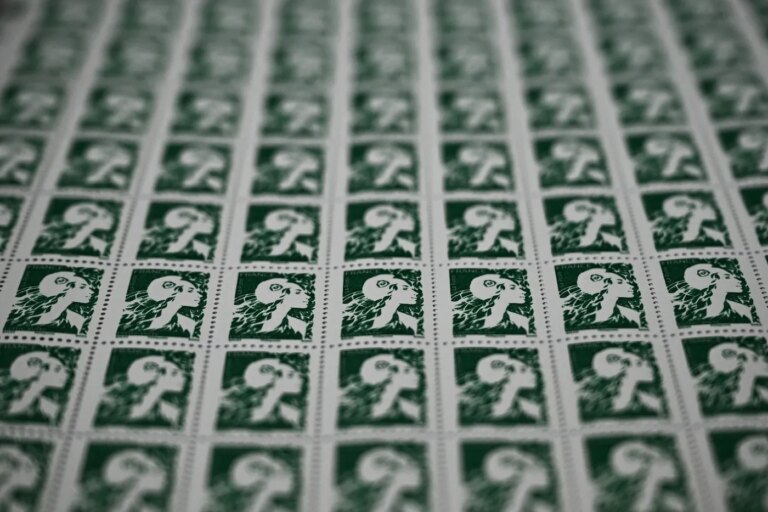 La Poste annonce une hausse de 6,73 % des prix des timbres et colis pour 2027.