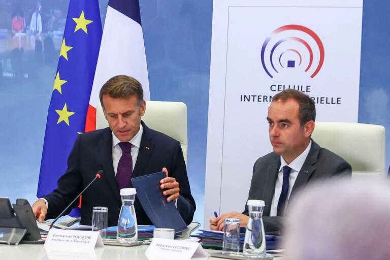 Incendies : Emmanuel Macron et le gouvernement face à des critiques croissantes