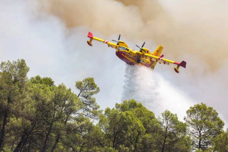 Incendies en Gironde : le mégafeu reste stabilisé selon les autorités locales.