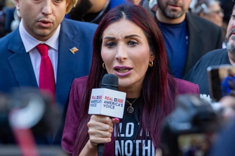 L’Ukraine cherche à influencer la droite américaine en s’adressant aux leaders Maga.