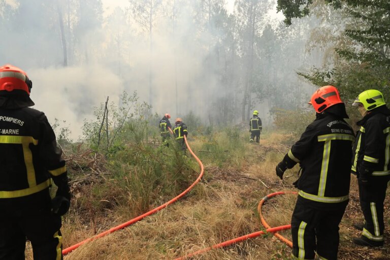 La classe politique se mobilise pour renforcer la lutte contre les incendies en France.