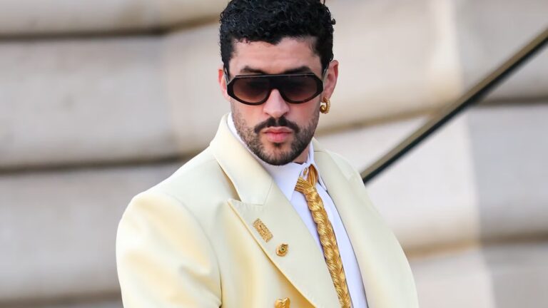 Bad Bunny ouvre la Fashion Week avec une cravate originale après son concert à Paris