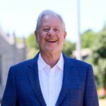 Le maire de Westmount confronté à sept accusations de déontologie pour paroles irrespectueuses.