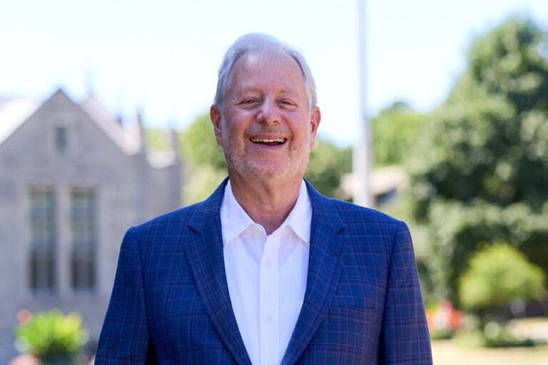 Le maire de Westmount confronté à sept accusations de déontologie pour paroles irrespectueuses.