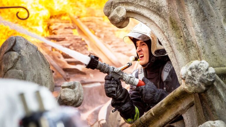 Reconstitution de l’incendie de Notre-Dame : décors réels ou effets spéciaux ?