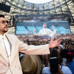 Bad Bunny surprend le public marseillais lors de son concert au Vélodrome.