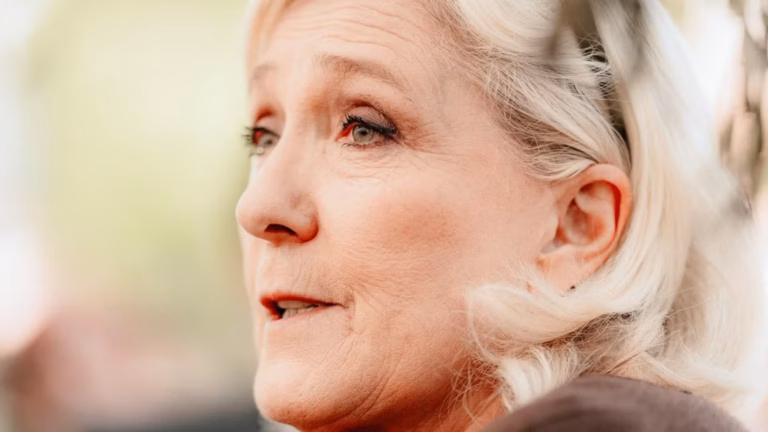 La Cour de cassation examinera le cas de Marine Le Pen avant l’élection présidentielle.