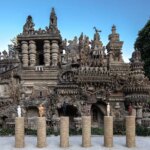 Prune Nourry présente une installation au Palais idéal du facteur Cheval en France.