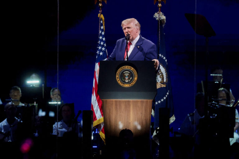 Trump déclare que les États-Unis resteront en position dominante malgré les défis.