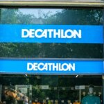 Decathlon propose des chaussures confortables et tendance pour l’été, remplaçant les tongs.