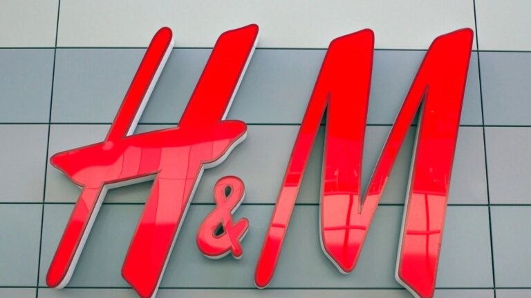 H&M présente des mules élégantes pour l’été, offrant une alternative aux espadrilles.