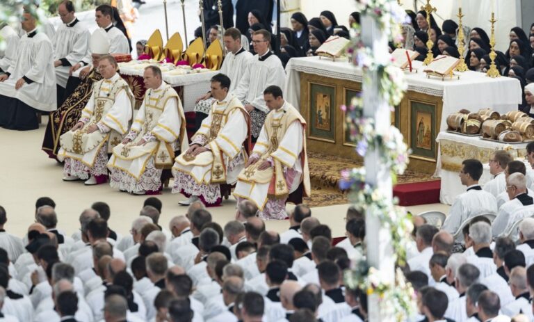 La Fraternité Saint-Pie X conteste l’autorité du pape sur des questions doctrinales.