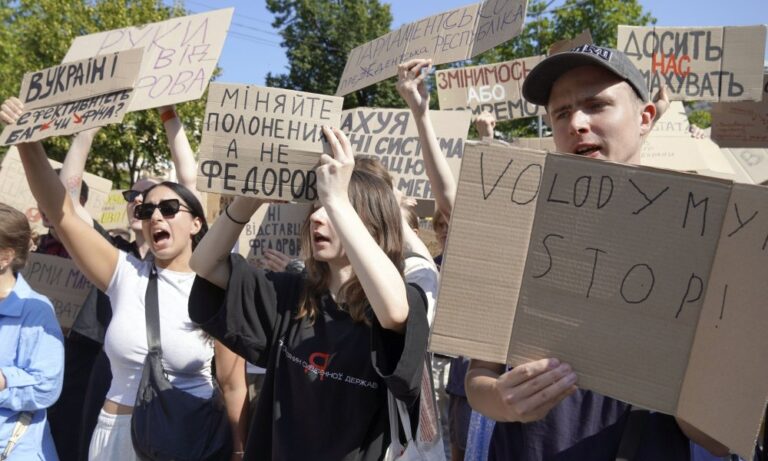 Ukraine : manifestations déclenchées par le limogeage de Fedorov, tensions croissantes.
