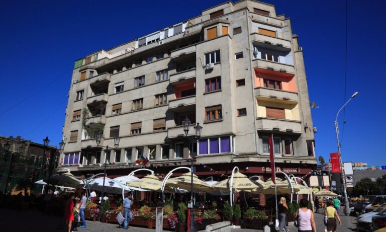 Un pirate informatique perturbe le marché immobilier en Roumanie par une cyberattaque.