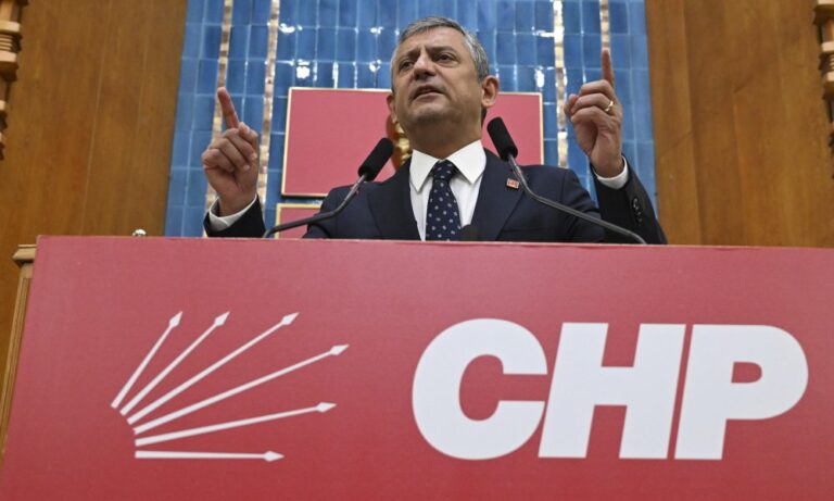 Division au sein du parti d’opposition CHP en Turquie entraîne des tensions internes.
