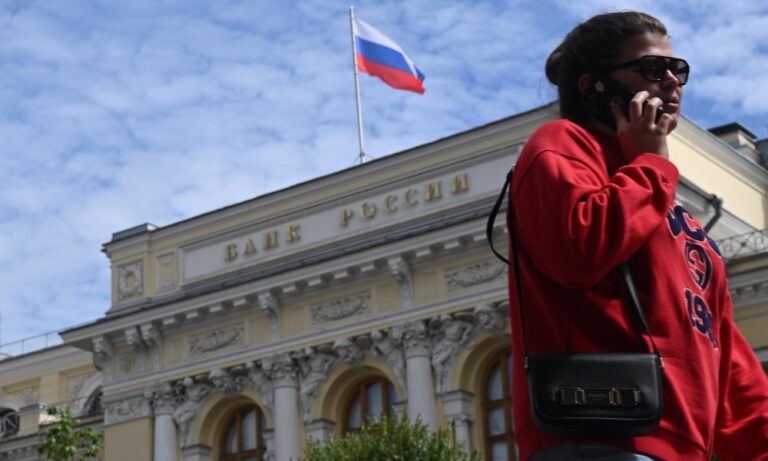 L’UE adopte de nouvelles sanctions contre la Russie en réponse à l’escalade du conflit.
