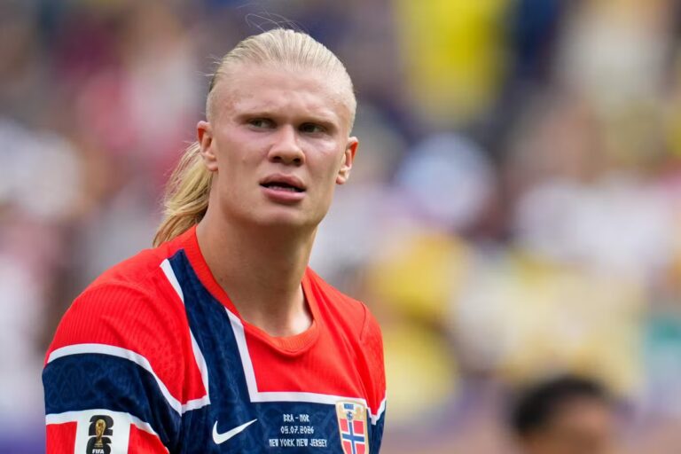 Erling Haaland, attaquant norvégien, enregistre des performances remarquables en Ligue des champions.