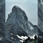 Cascades d&rsquo;eau sur le Cervin : un phénomène rare observé en Suisse.