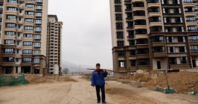 Les Chinois achètent des appartements anciens et délabrés face à la hausse des prix immobiliers.