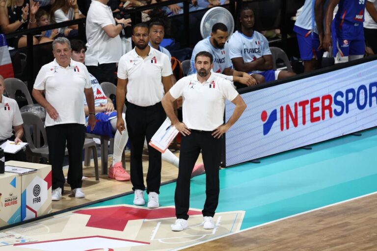 Frédéric Fauthoux, sélectionneur des Bleus, souligne le succès contre la Finlande (98-69)