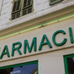 Licenciement d’une préparatrice en pharmacie : l’employeur condamné pour négligence dans la vérification des diplômes.
