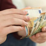 Epargne salariale : les salariés peuvent débloquer 5 000 euros sans impôts en France.