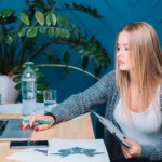 Surfshark propose des solutions pour séparer achats professionnels et navigation personnelle.