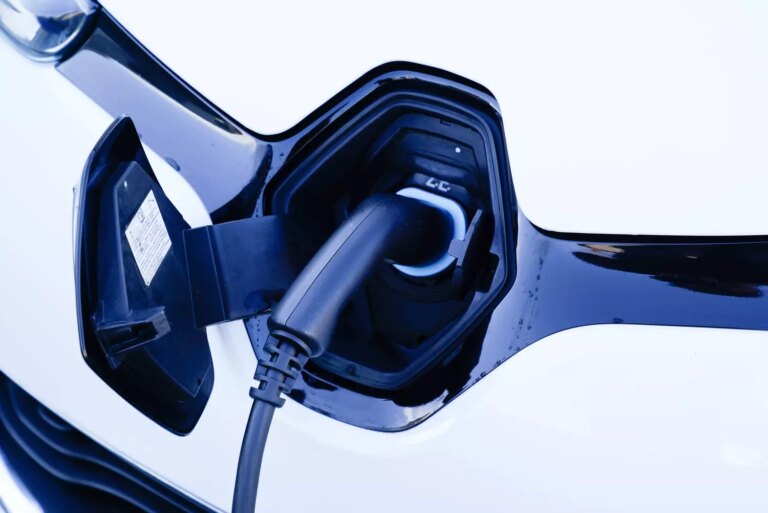 Les voitures électriques représentent 30% des immatriculations de voitures neuves en France.