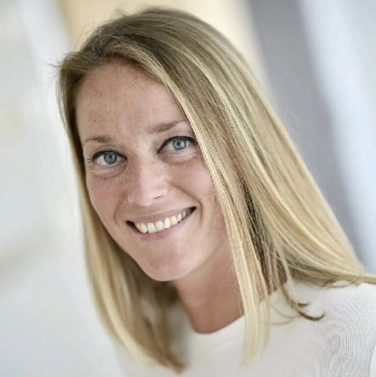 L’entreprise comme dernier espace de lien social en France face à l’isolement croissant.