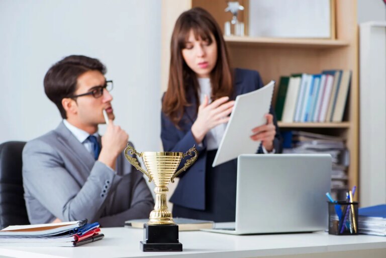 Une salariée obtient gain de cause contre son employeur après une remarque sur l’équipe non qualifiée.