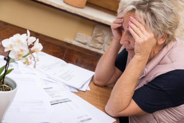 Les retraités peuvent demander 1 800 euros d’aide si leur conjoint est en Ehpad.