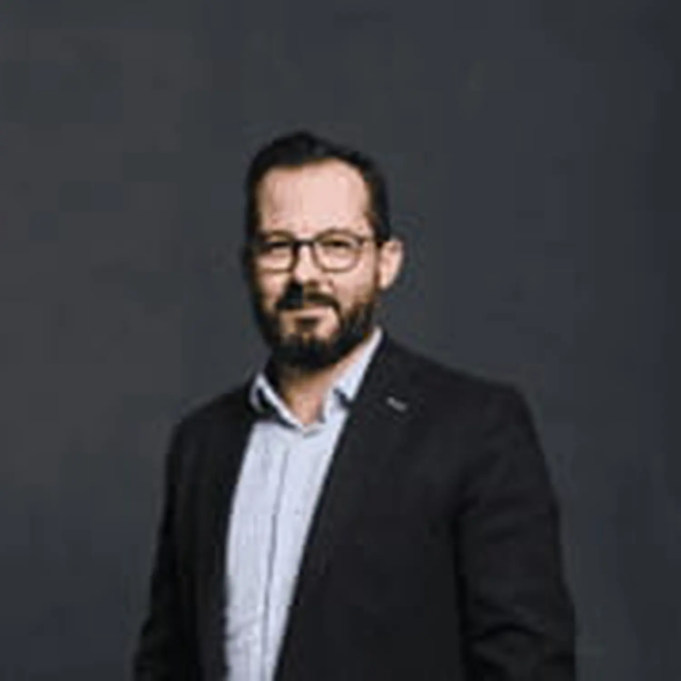 L’IA transforme le poste de travail en un atout stratégique pour les entreprises.