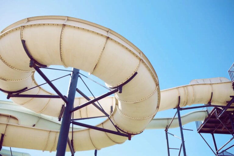 Mubadala Capital acquiert Pierre & Vacances-Center Parcs dans le secteur du tourisme.