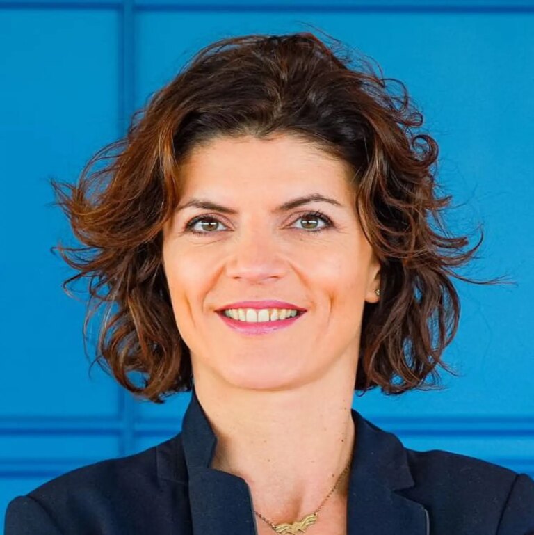 L’IA améliore l’accompagnement des clients par les experts-comptables en France.