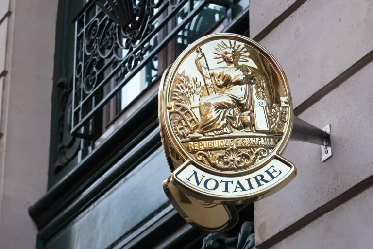 Héritier d’un logement en France confronté à des locataires qui contestent son droit.